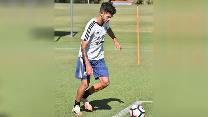 EN EZEIZA. Simón disfrutando de la Selección en el predio de AFA..