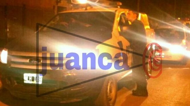 Apuñaló a su pareja y a otros dos familiares