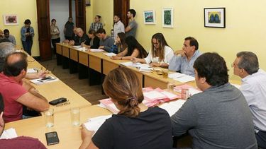 A SESIÓN. El lunes se reunió la comisión de Hacienda, pero no hubo dictamen..