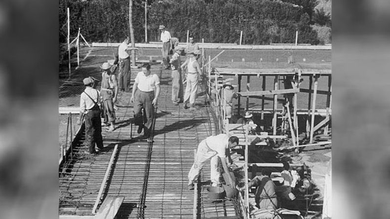 Construcción de la nueva sede social del Club Sportivo Pilar, en el año 1956. .
