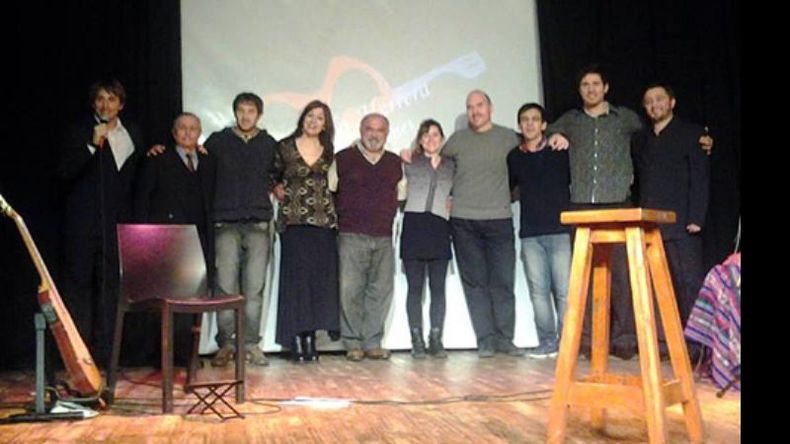Los guitarristas, juntos, sobre el escenario del Lope de Vega..