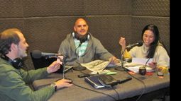 Gustavo Giacomo, Aníbal Mon y Andrea Ubeira en el estudio de FM Plaza..