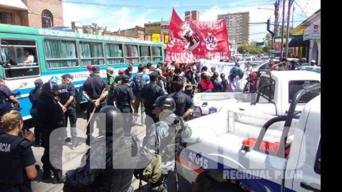 En el último bloqueo, la policía desalojó manifestantes tras siete horas..