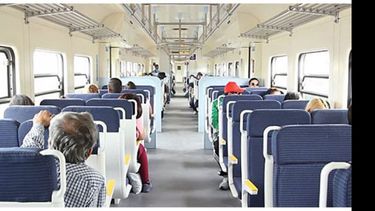 Viajar y tuitear, la costumbre de muchos pasajeros del San Martín..