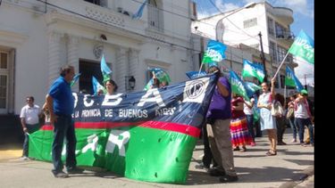Docentes de Udocba reclaman un básico de $6.400..