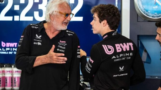 FUTURO INCIERTO. Briatore y Colapinto en la previa al GP de Azerbaiyán.
