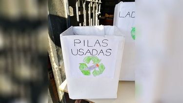 Pueden pasar por la biblio a dejar pilas usadas y ecoladrillos y pueden elegir un libro para llevar a la casa. Los esperamos hasta las 11:30 y de 14 a 17. Biblioteca Ernesto Sábato. .