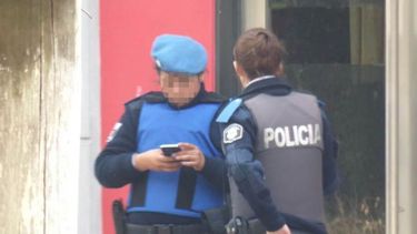 MENSAJES. Los agentes de la Policía Local no podrán usar sus teléfonos celulares..
