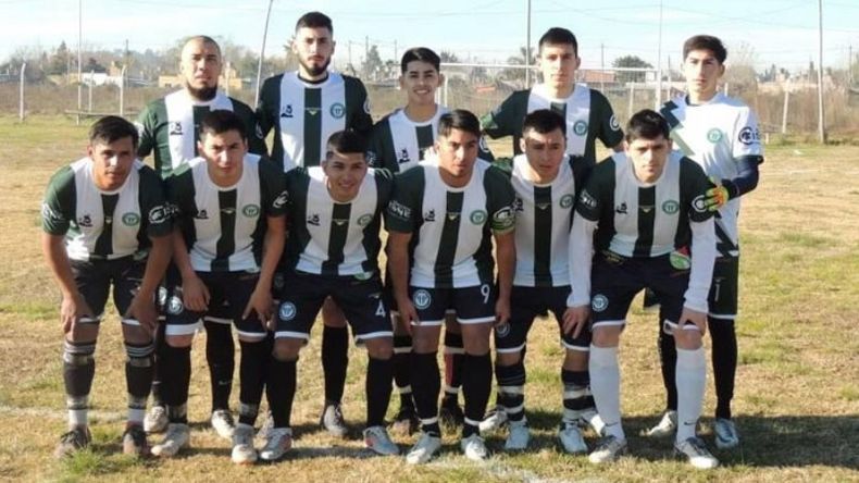 SE PRENDE. El equipo de Abrojal, que superó 1-0 a Grand Bourg..