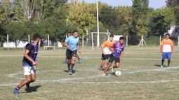 PICADITO. Los partidos de fútbol se podrán jugar en horario nocturno..