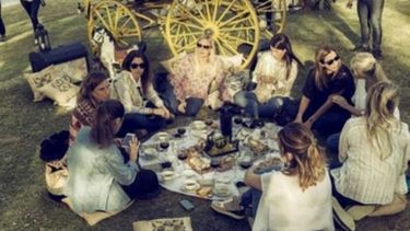 Carruajes, té y una tarde solidaria