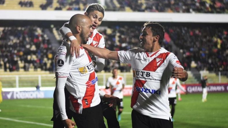 FESTEJO. Riquelme le convirtió a Corinthians y Cali en La Paz..