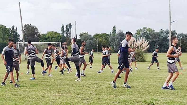 CALENTADO. Los jugadores entrenaron pensando en el duelo de este domingo. (FOTO: PRENSA REAL PILAR)..