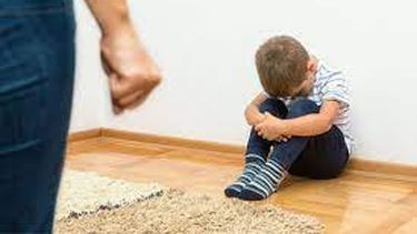 El informe de la Universidad Austral revela que más de uno de cada tres niños en Argentina es sometido a castigos físicos como forma de corrección.