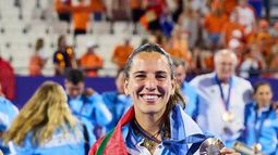 MEDALLA. Poy Toccalino de bronce y con la bandera nacional de St. Catherine’s.