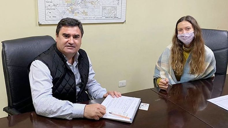 PUSO LA FIRMA. Pérez tendrá su primera experiencia en política partidaria..