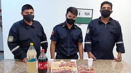 Se hizo presente en el Cuartel Central, el señor Francisco Ceriani con una picada para la Guardia, en agradecimiento por el rescate de su felino. Valoramos enormemente este gesto. Bomberos Voluntarios de Pilar. .