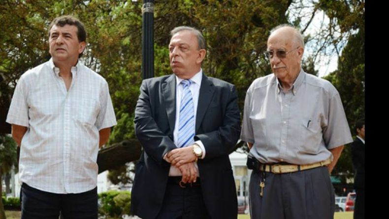 Zúccaro con Male y Martínez, en el acto por el Día de la Lealtad..