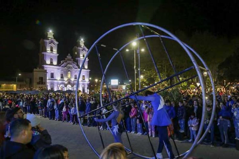 NOCHES DE PILAR. La actividad vuelve este viernes a la plaza 12 de Octubre.