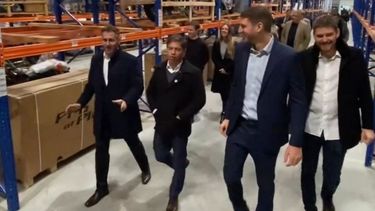 El Gobernador recorrió las instalaciones de la fábrica de motos Royal Enfield junto al intendente y directivos del Grupo SIMPA. .