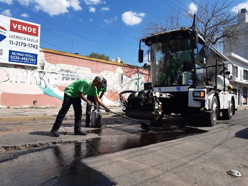 Trabajos en Pedro Lagrave y Belgrano con la nueva máquina.