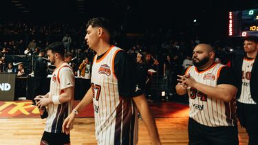 Marín Molina ingresando con los Turkish Knicks