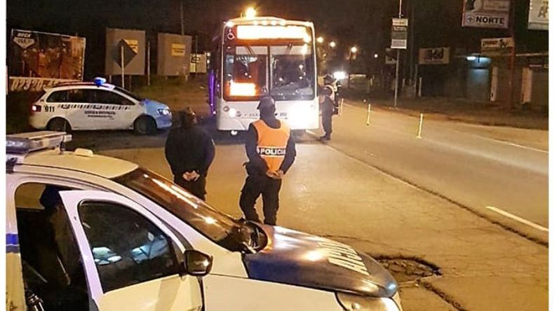 Le apuntan a los colectivos. .