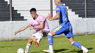 Santiago Ávila, que viene de anotar ante Ballester, espera su chance de ser titular ante Alem.