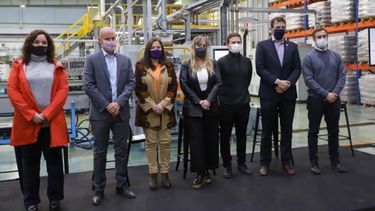 Los créditos con perspectiva de género fueron anunciados ayer durante una recorrida por la firma Julio García e hijos. .