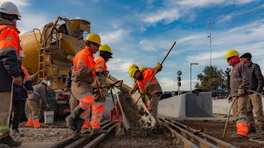 Con obras a cuentagotas, la mayoría de las vías del tren San Martín están deterioradas.