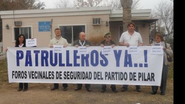 Representantes de los foros en el lugar donde estuvieron las patrullas..