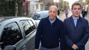 ZAPATILLAS. Ritondo y Ducoté recorrieron un barrio con el eje en el asfalto..