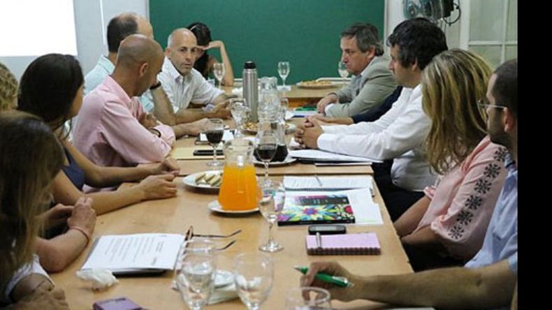 RECALCULANDO. Ducoté y equipo analizan el porcentaje a aumentar..