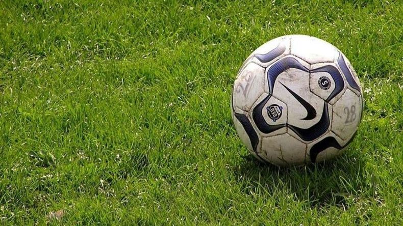 La pelota espera por la acción..