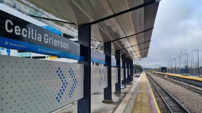 DECISIÓN FATAL: La mujer de 28 años que decidió arrojarse frente al tren en las cercanías de la estación Grierson, fue identificada por su hermana por un tatuaje.&nbsp; &nbsp;
