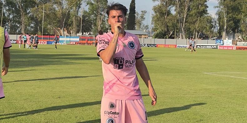 DEDICATORIA. Brian Martin, autor del gol de la victoria de Real Pilar ante Midland.&nbsp;