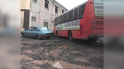 A LA ZANJA. Esta vez la víctima fue un colectivo..
