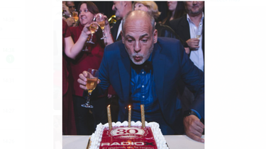 Víctor Ghiglione, fundador de Radio X, celebró el 30 aniversario de la emisora.