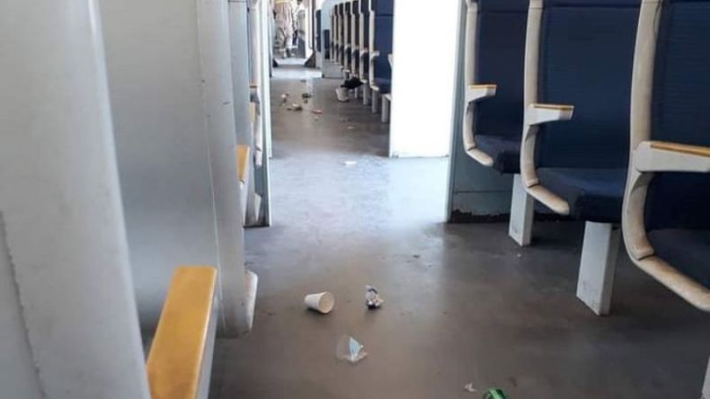 Atención usuarios: recordá que para que tengas un viaje placentero en el tren San Martín, debés tener permiso para circular, barbijo, antitetánica y vacunas por la mugre que hay, tubo de oxígeno, chaleco antibala, casco protector y aprendete el Padre Nuestro de memoria para ir rezando de que llegues vivo y no te afanen por la ventana. Qué trencito que tenemos. Nacho Arcelus..