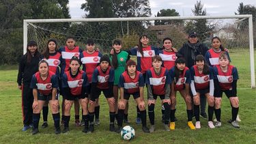 CAMPEONAS. Las chicas de la Sub 16 de la Escuela Municipal/Gauchitos Pilarica estarán en el Regional.