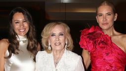 Pampita, Mirtha Legrand y Valeria Mazza, presentes en la gala del Hospital Austral. Pampita, Mirtha Legrand y Valeria Mazza, presentes en la gala del Hospital Austral.