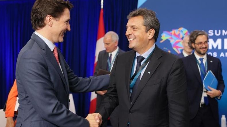 ENCUENTRO. Sergio Massa acompañó al Presidente a la Cumbre de las Américas. .