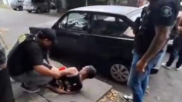 DETENIDO. Fue ubicado en la puerta de su casa, en Moreno 135, Pilar.
