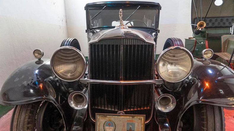 Packard Standard Eight del año 1932 que usó el cardenal Eugenio Pacelli en su visita a Argentina. (Télam).webp