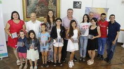 Ganadores y semifinalistas junto las autoridades municipales.