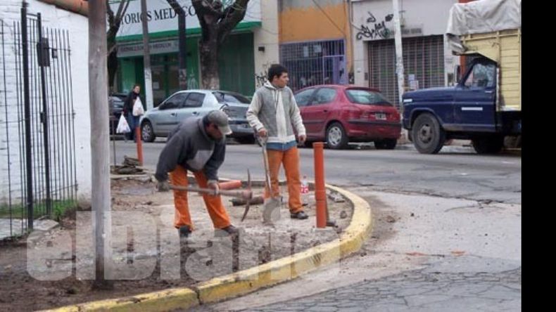 Obreros iniciaron ayer los trabajos en la esquina de Lorenzo López y Vergani. La obra costará 500 mil pesos..