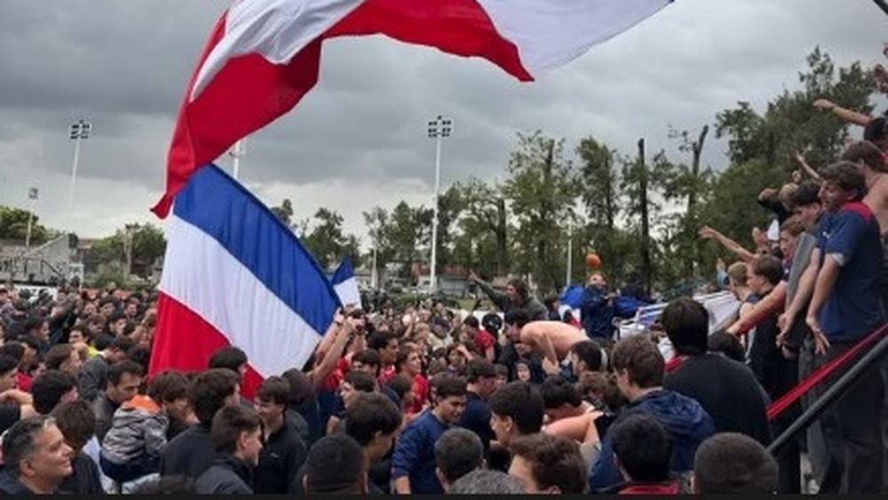 Deportiva Francesa festejó la permanencia en Munro.
