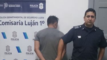 El hombre fue hallado viviendo en la calle en la zona de Luján.