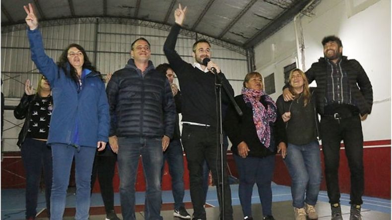 FESTEJO. Junto a integrantes de su lista, Achával celebró en Atlético..