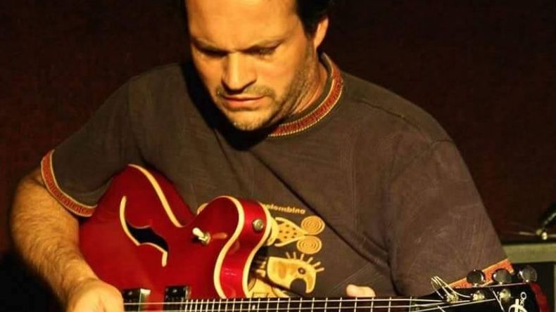 Tango y milonga. La noche del centro cultural IntegrArte (Estanislao López 344) estará dedicada al tango y la milonga, con la presencia de música y danza. Actuarán artistas como Mora Burke y el Quinteto El Ayunte, Flavio Leguizamón, Nicolás Ogloblin, Andrés Anró, Victoria Díaz, Melina Foster y Juan Bonanni, entre otros. Desde las 22, bono contribución: $50..